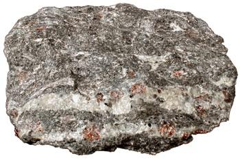 Granulitfazieller Granat-Sillimanit-Gneis. Granat befindet sich ausschließlich in den Leukosomen. © Sammlung Institut f. Geologische Wissenschaften, FU Berlin