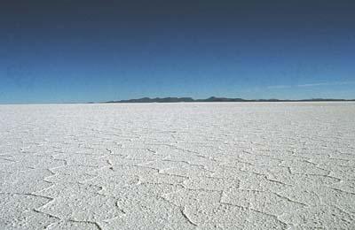 Salzkrusten im trockenen Salar de Uyuni (Bolivien). © D. Mertmann
